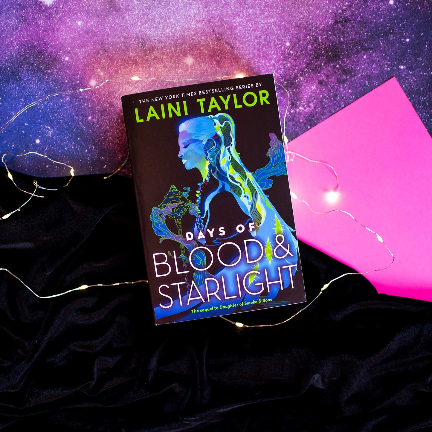 Days of Blood & Starlight (Daughter of Smoke & Bone, 2)